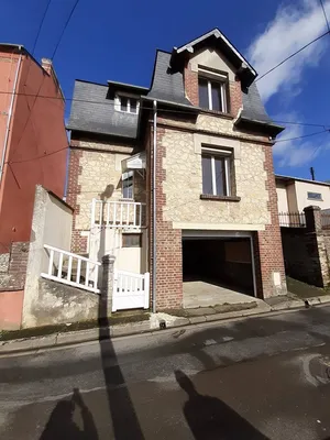 A vendre, maison de ville à 1 km du centre ville de Lisieux