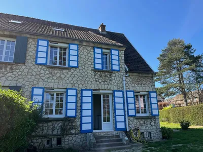 Maison d'environ 121m² à vendre à Notre-Dame-de-Gravenchon avec écoles et commerces à proximité - Très lumineux !