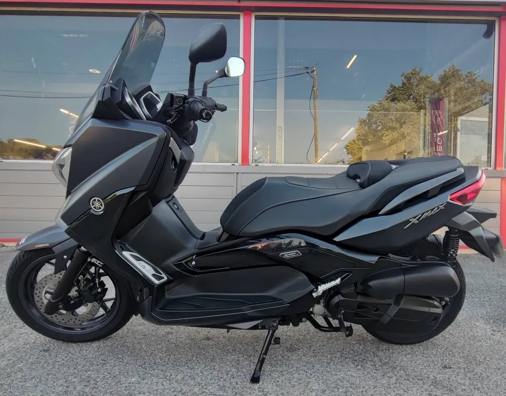 YAMAHA X-MAX du 04/2016 avec 17000 km.