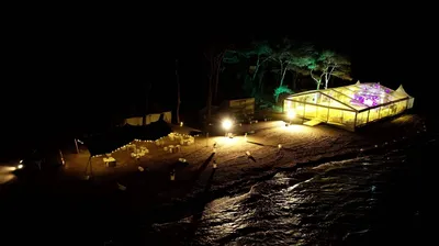 Montage d'une structure 15*25 et d'une tente nomade à Giens Hyères les Palmiers