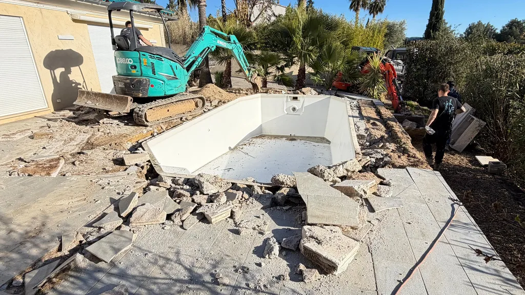 Piscine en panneaux à changer à Plan de Cuques