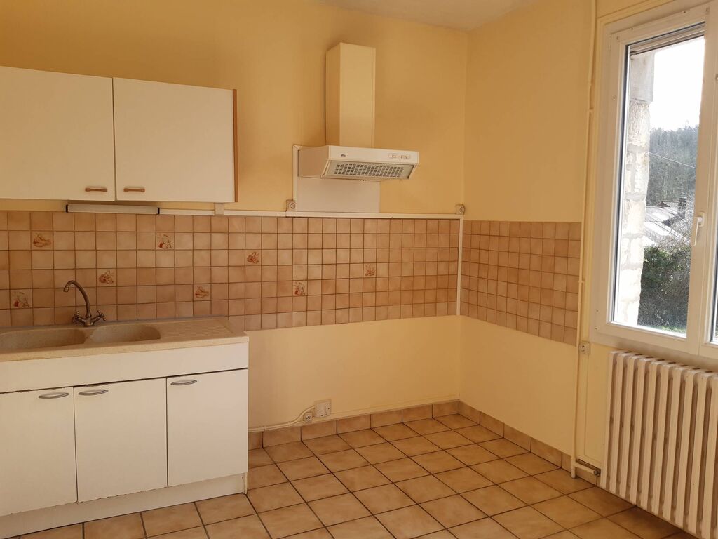 A vendre, Lisieux, maison avec cuisine lumineuse