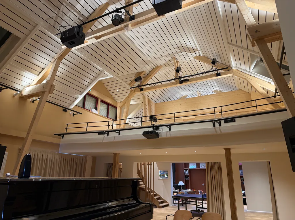  réalisation d’une installation électrique audiovisuelle et éclairage d’un théâtre à Gonneville la Mallet