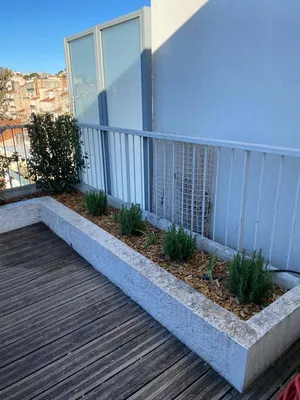 Professionnels de Carré vert pour création de massif sur Aix en Provence