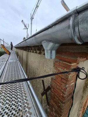 Artisan zingueur pour la pose de gouttière en zinc naturel et étanchéité de toiture sur mesure à gaillac et rabastens