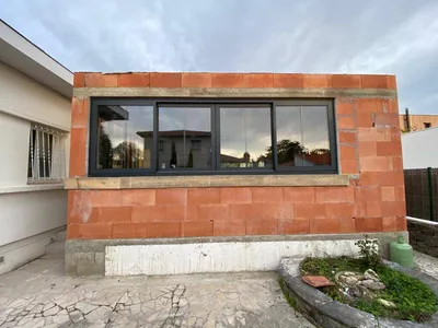 Construction sur Pessac en Gironde installation de coulissant aluminium sur mesure