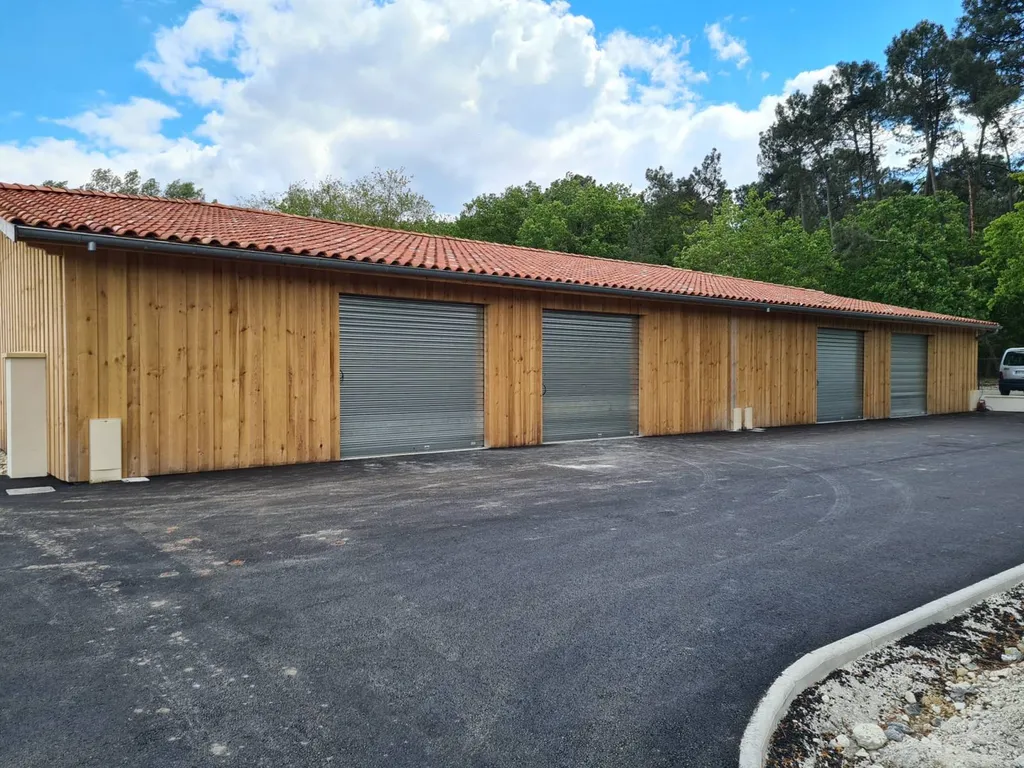 cherche entrepôt pour stocker matériel professionnels ou commercial