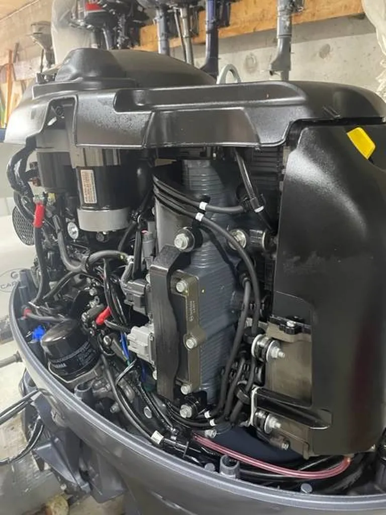 Moteur Hors Bord occasion récente disponible dans le Morbihan