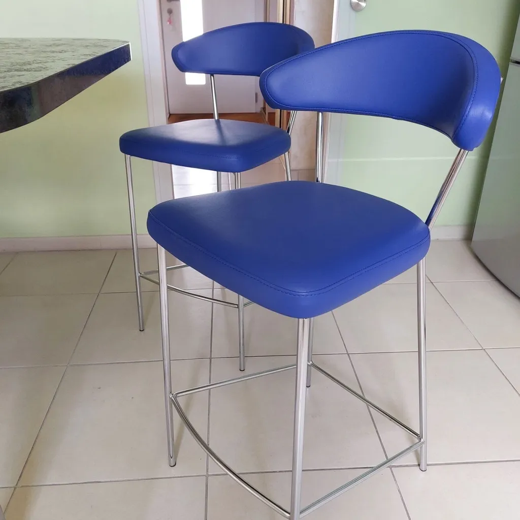 Créer un nouveau revêtement pour des tabourets de bar proche de Libourne