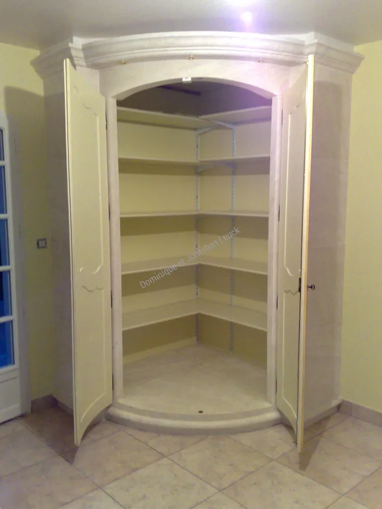 Meuble rangement de cuisine en pierre d'Estaillades