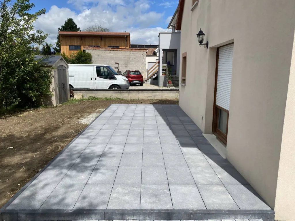 Comment faire une terrasse en dalle d'une maison à Benfeld, proche d'Erstein CLK 