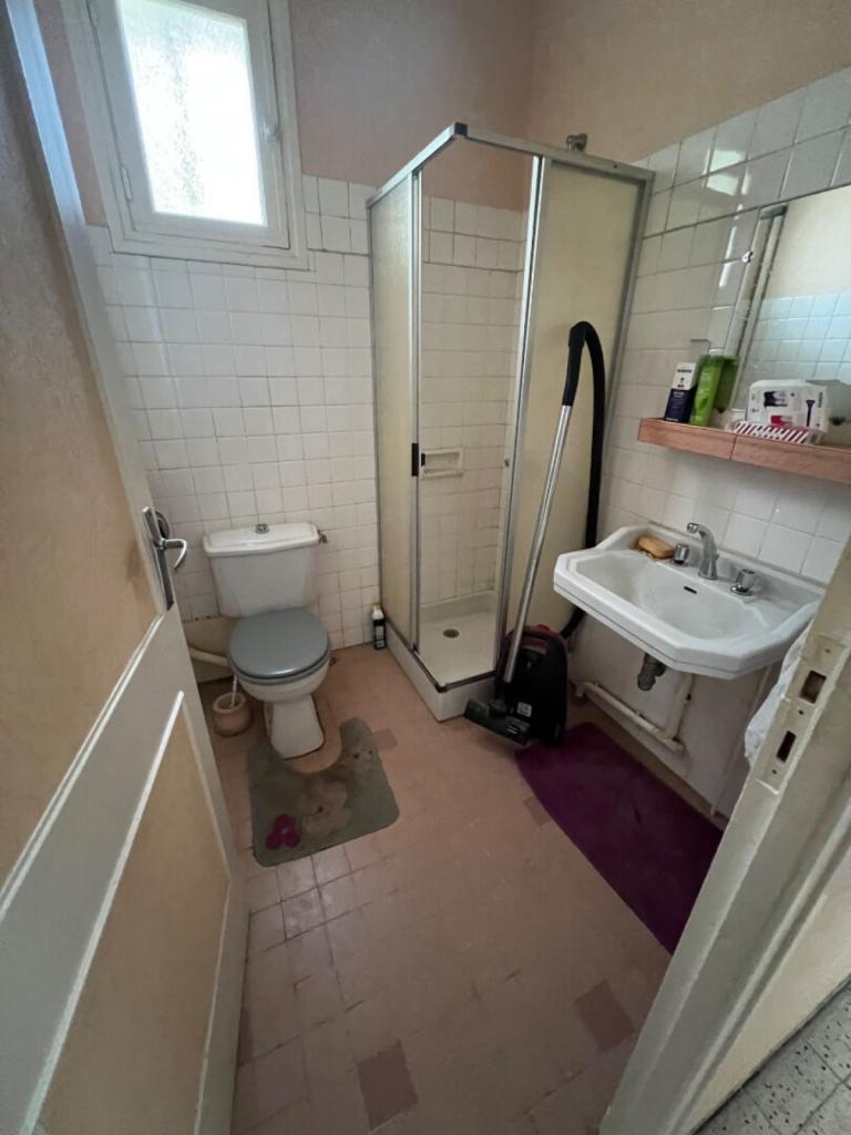 A vendre pavillon de 44m2 à rafraichir situé à Saint-Ouen-du-Tilleul