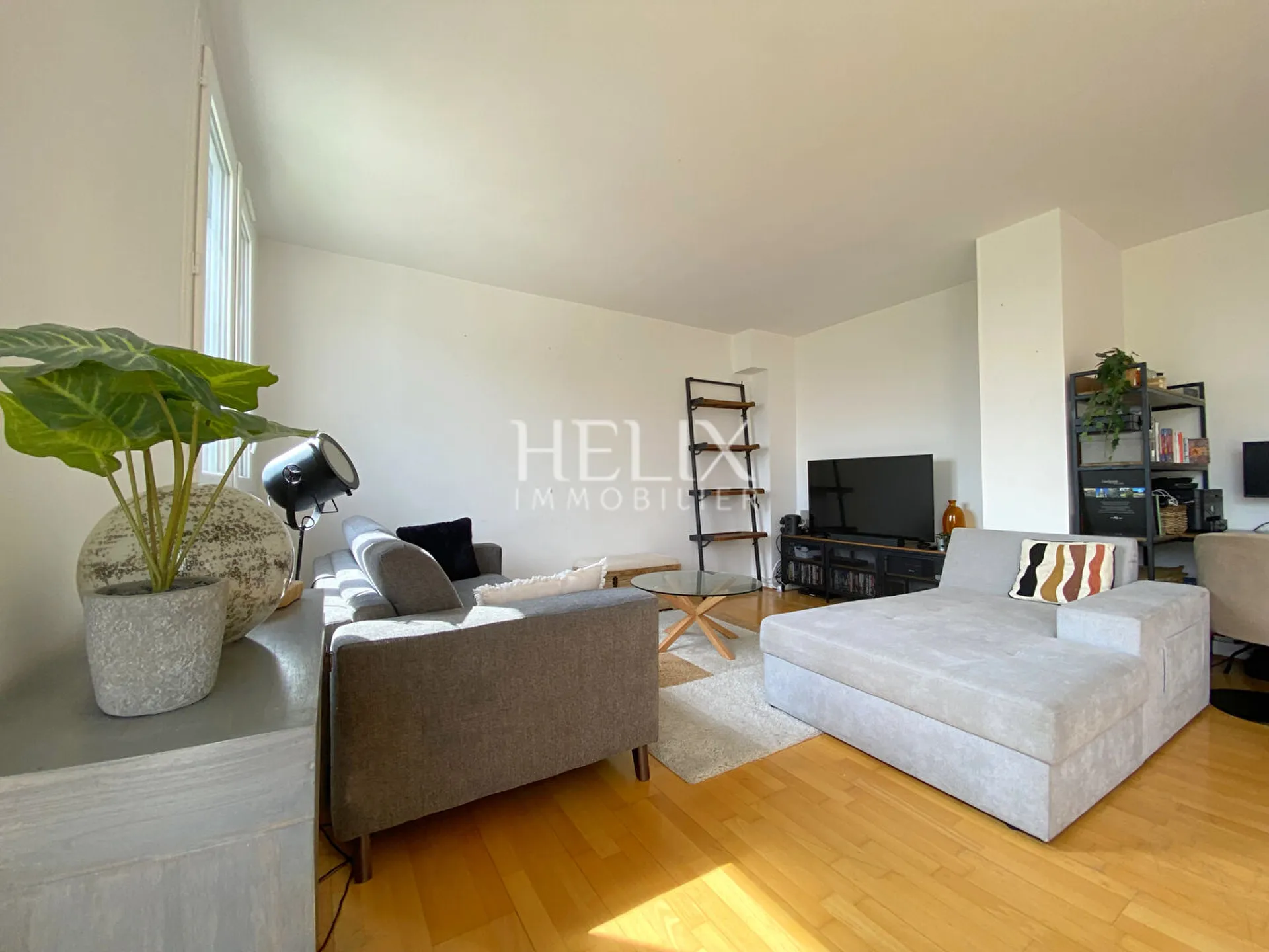 Le Pecq Place Royale- appartement traversant 4 pièces de 67.25 m2