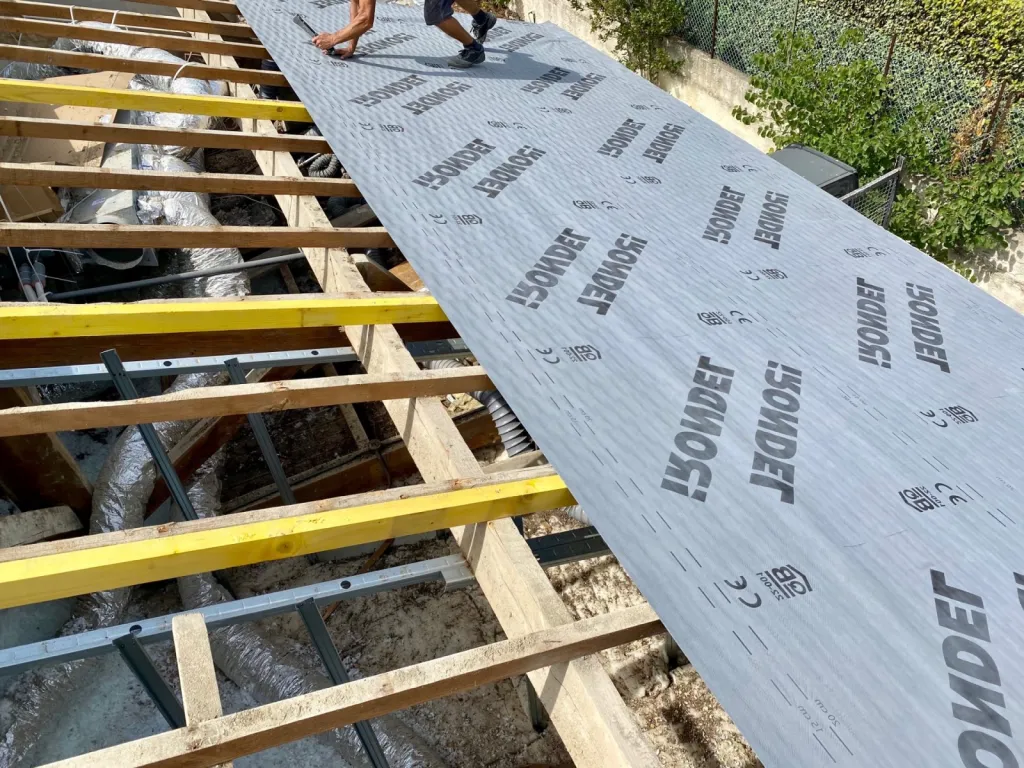 pose de l'écrant sous toiture sur aix en provence