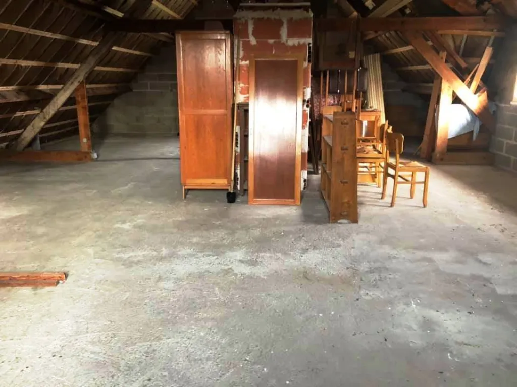 Maison de plain pied avec sous sol proche autoroute