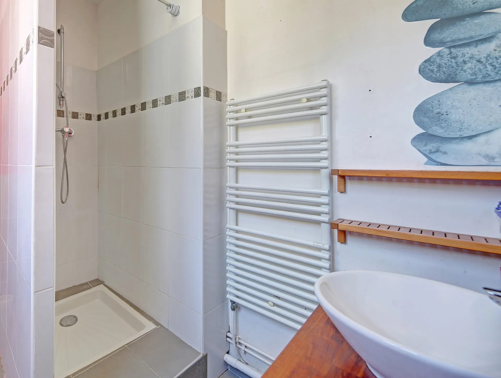 A vendre un bel appartement de 52,68 M² beaux volumes, dans un immeuble à Saint Germain en Laye, proche de la Place du Marché, 5 minutes du RER A.