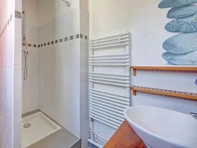 A vendre un bel appartement de 52,68 M² beaux volumes, dans un immeuble à Saint Germain en Laye, proche de la Place du Marché, 5 minutes du RER A.