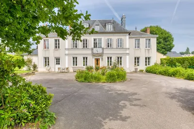À vendre : Ancien relais de chasse « Les Épis » datant du XVIème siècle, classé au patrimoine remarquable.