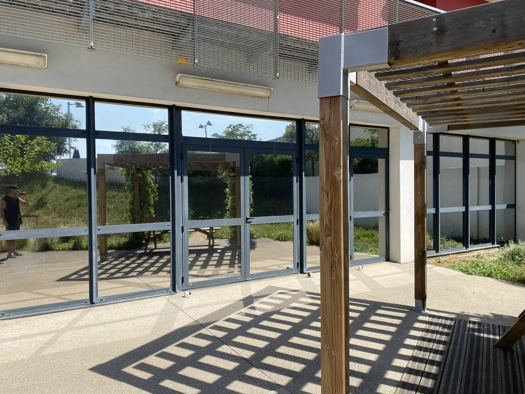 Pose de films anti-chaleur pour une salle de rééducation à Toulon