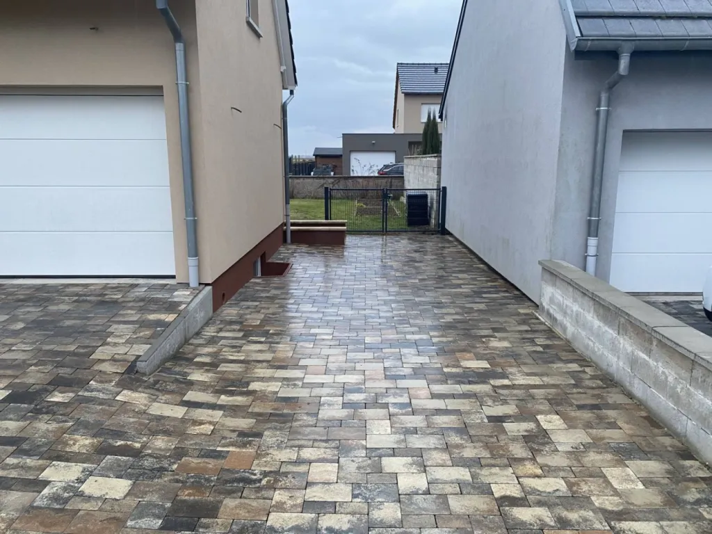 Chemin en pavé d'une maison individuelle à Strasbourg