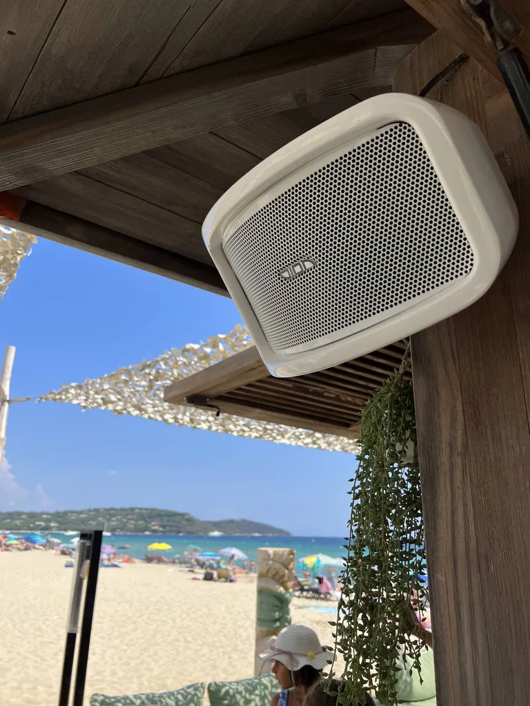 Installation sonorisation Kon Tiki à Ramatuelle Var 83