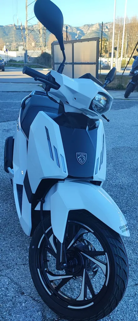 PEUGEOT TWEET 125 DU 06/2024 AVEC 1800KM.