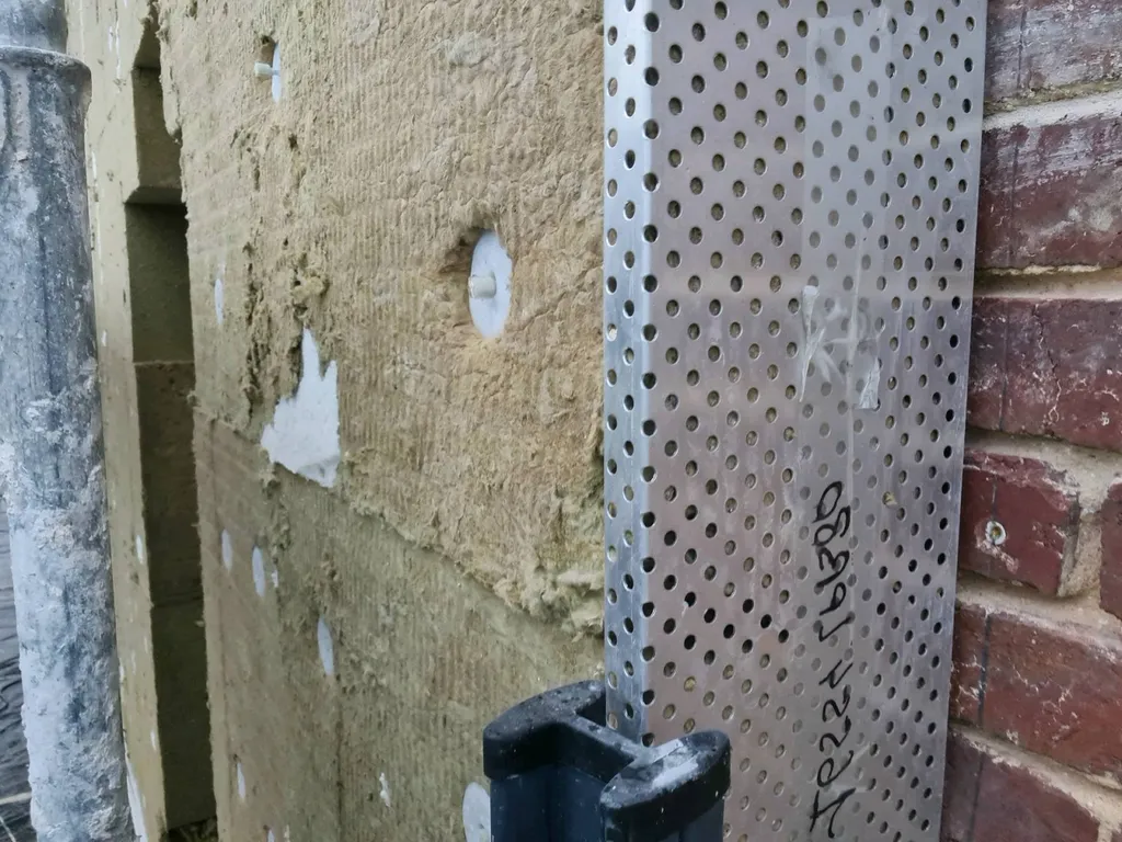 Isolation par l'extérieur des murs d'une maison en laine de roche