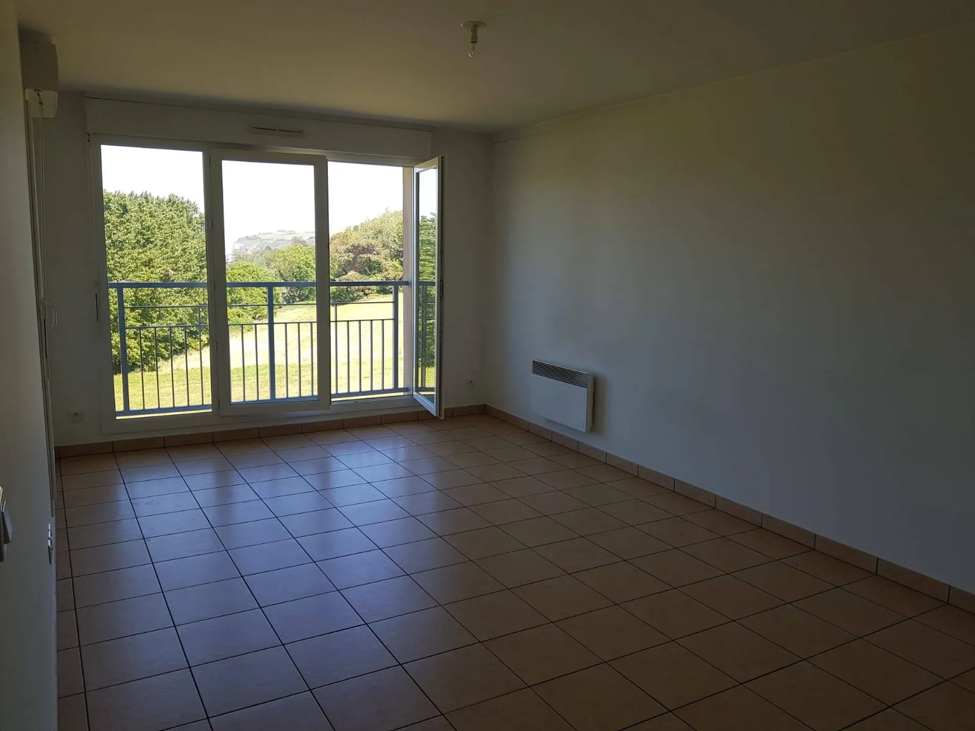 Appartement F3, avec ascenseur, dans le bourg côtier de St VALERY EN CAUX, en Normandie