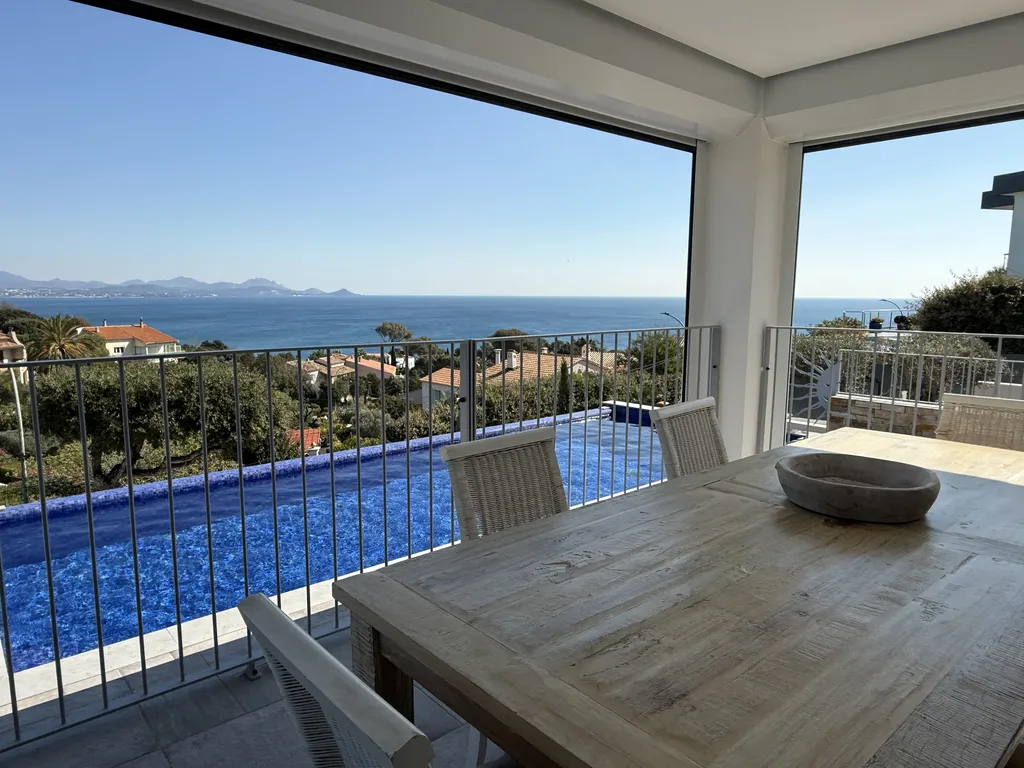 Villa d'exception aux Issambres — 200 m² de plain-pied, 4 suites vue mer, piscine, entièrement rénovée, clé en main