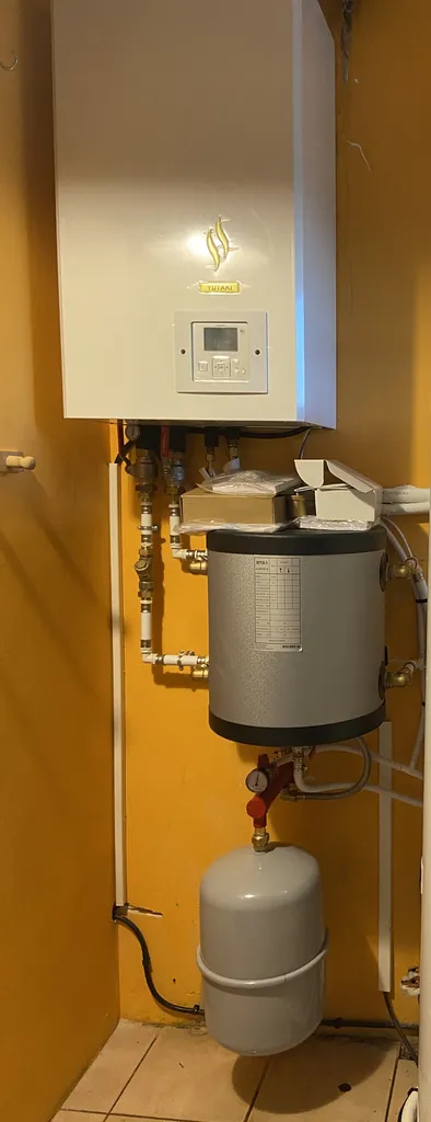 Installation par Bati-technique d'une pompe à chaleur air-eau avec ballon tampon à La Seyne ou Saint-Mandrier
