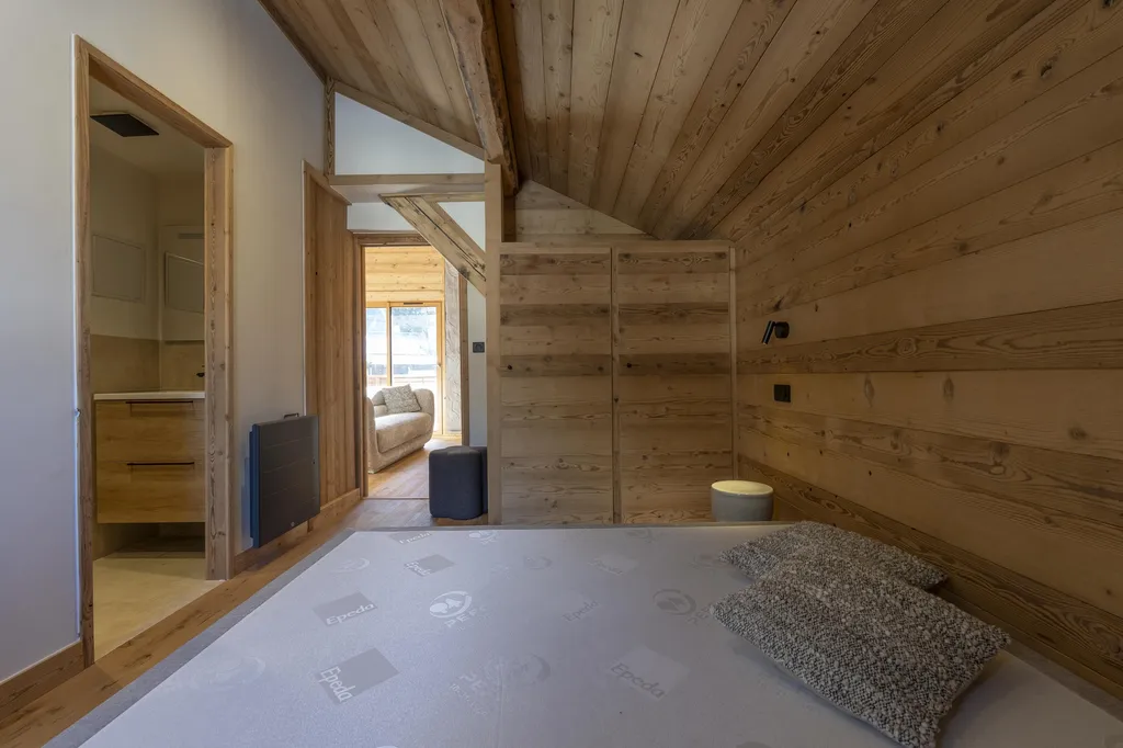 Appartement T3 + mezzanine à vendre dans chalet rénové à Pralognan-la-Vanoise – authenticité et confort moderne au cœur du village