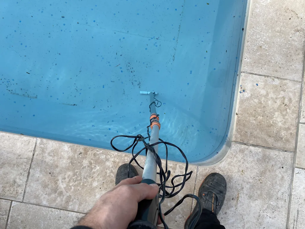 Localisation d'une fuite non visible sur piscine liner sans casse ni vidange à Bègles dans le 33