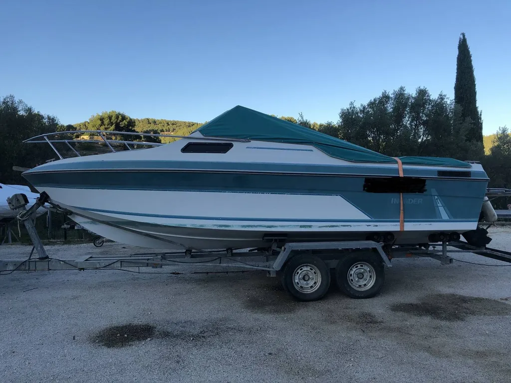 Bateau à moteur d'occasion avec remorque à vendre dans le Var à Bandol