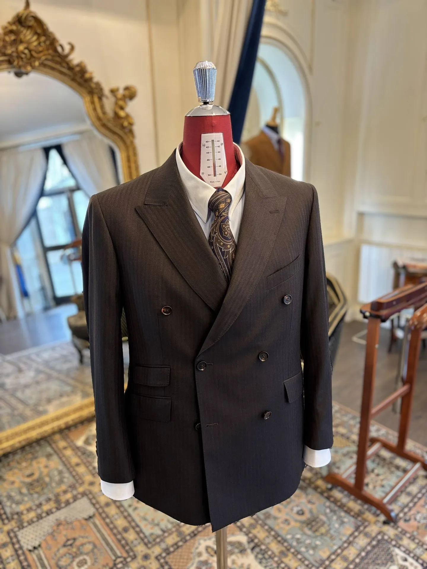 Costume croisé en laine marron à chevrons et doublure exclusive Salvador Dalí