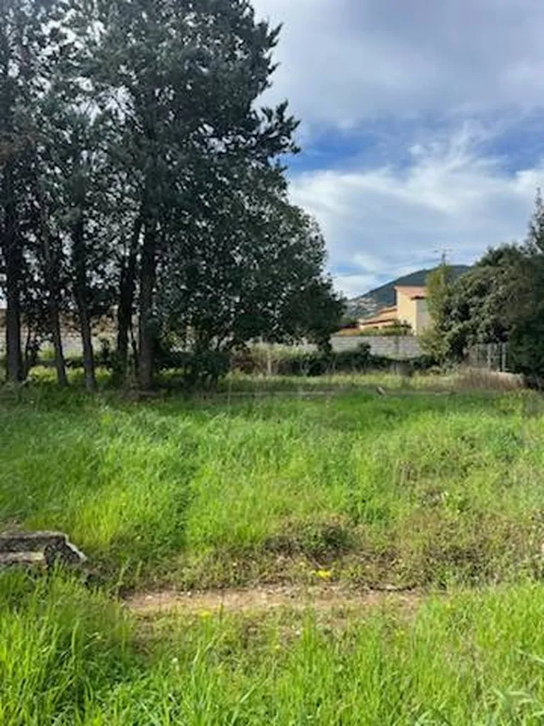 vente d'un terrain à bâtir à Solliès-Pont