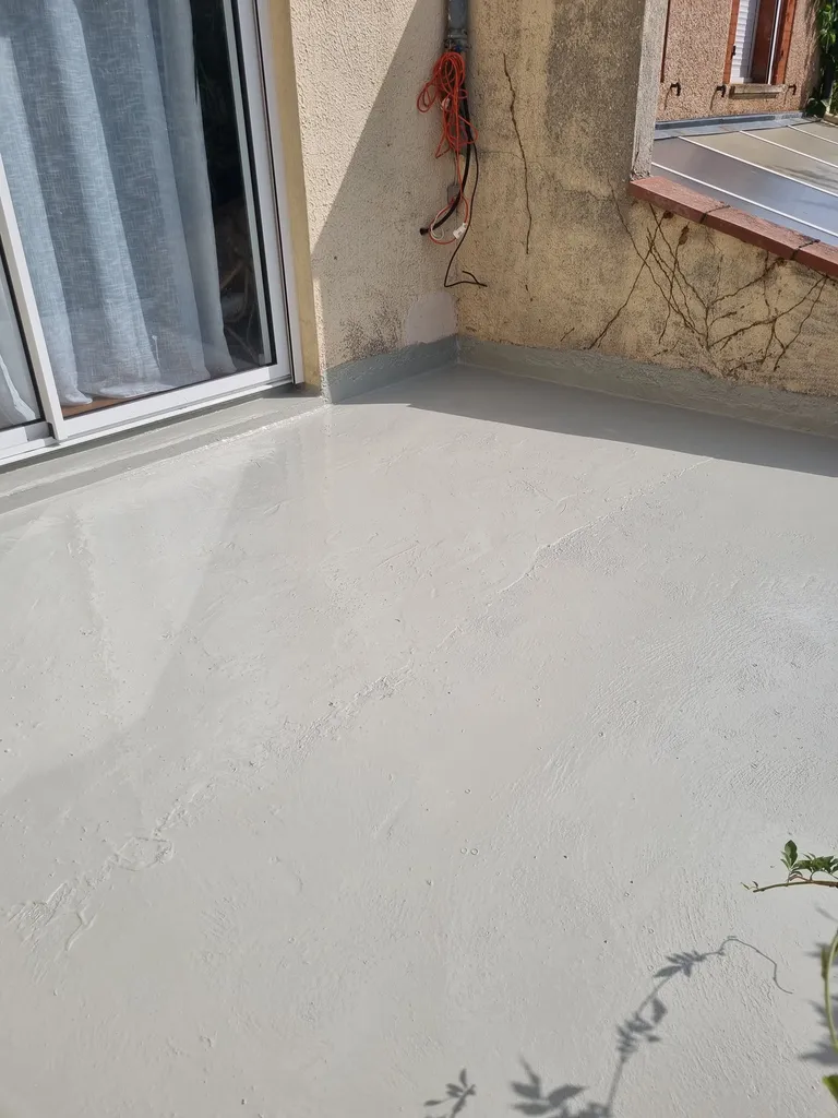 Réaliser une étanchéité de toit terrasse avant pose de terrasse bois à Villeneuve-lès-Avignon