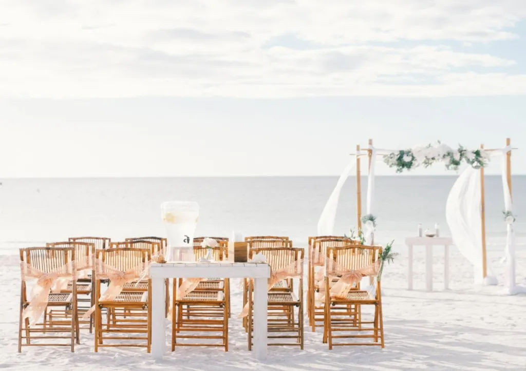 Votre mariage sur-mesure les pieds dans l’eau pour dire oui à votre moitié sur la plage, face à l’océan proche de Bordeaux grâce à la Wedding Planner expérimentée