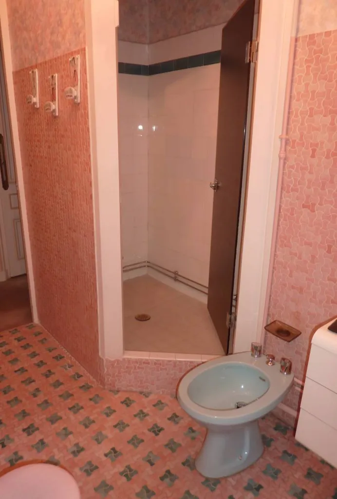 Salle de bains avant rénovation à Lyon