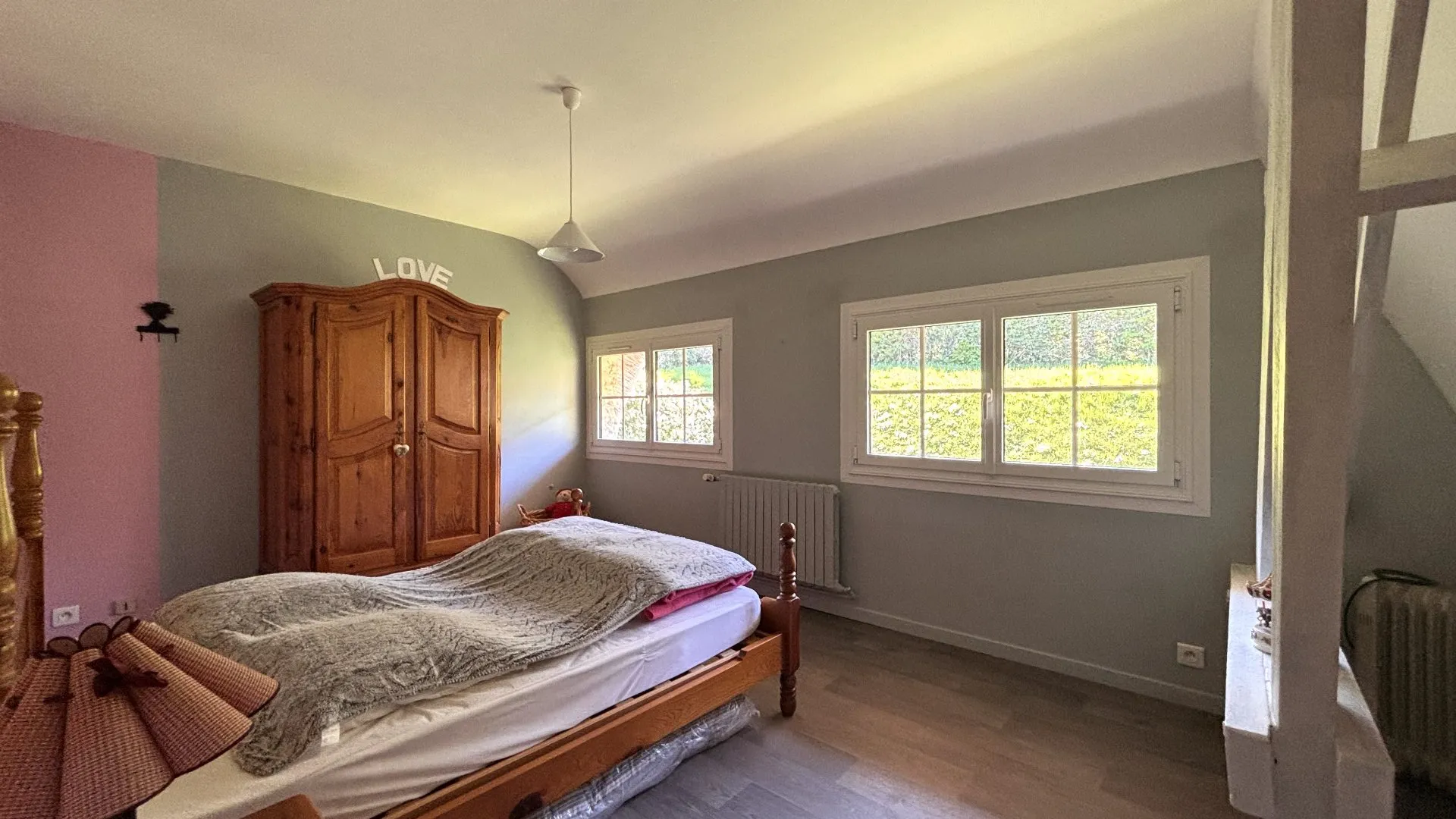 Jolie maison en toit de chaume avec 4 chambres avec sous-sol complet, proche du centre-ville du Tréport (76470), Normandie.