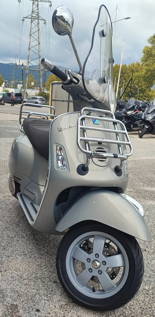 PIAGGIO VESPA GTS 300 du 03/2014 AVEC 37324 KM.