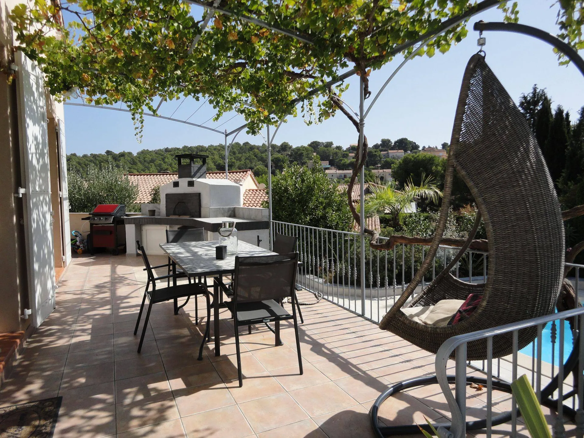 maison de plain pied avec piscine à vendre sur Carnoux