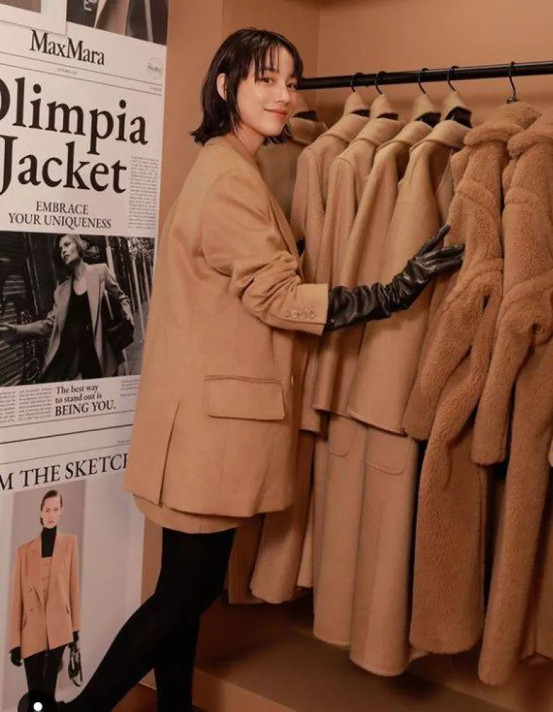 La nouvelle collection Automne-Hiver 2024 de la Maison Italienne Max Mara, des pièces qui s'imposent dans votre garde robe.