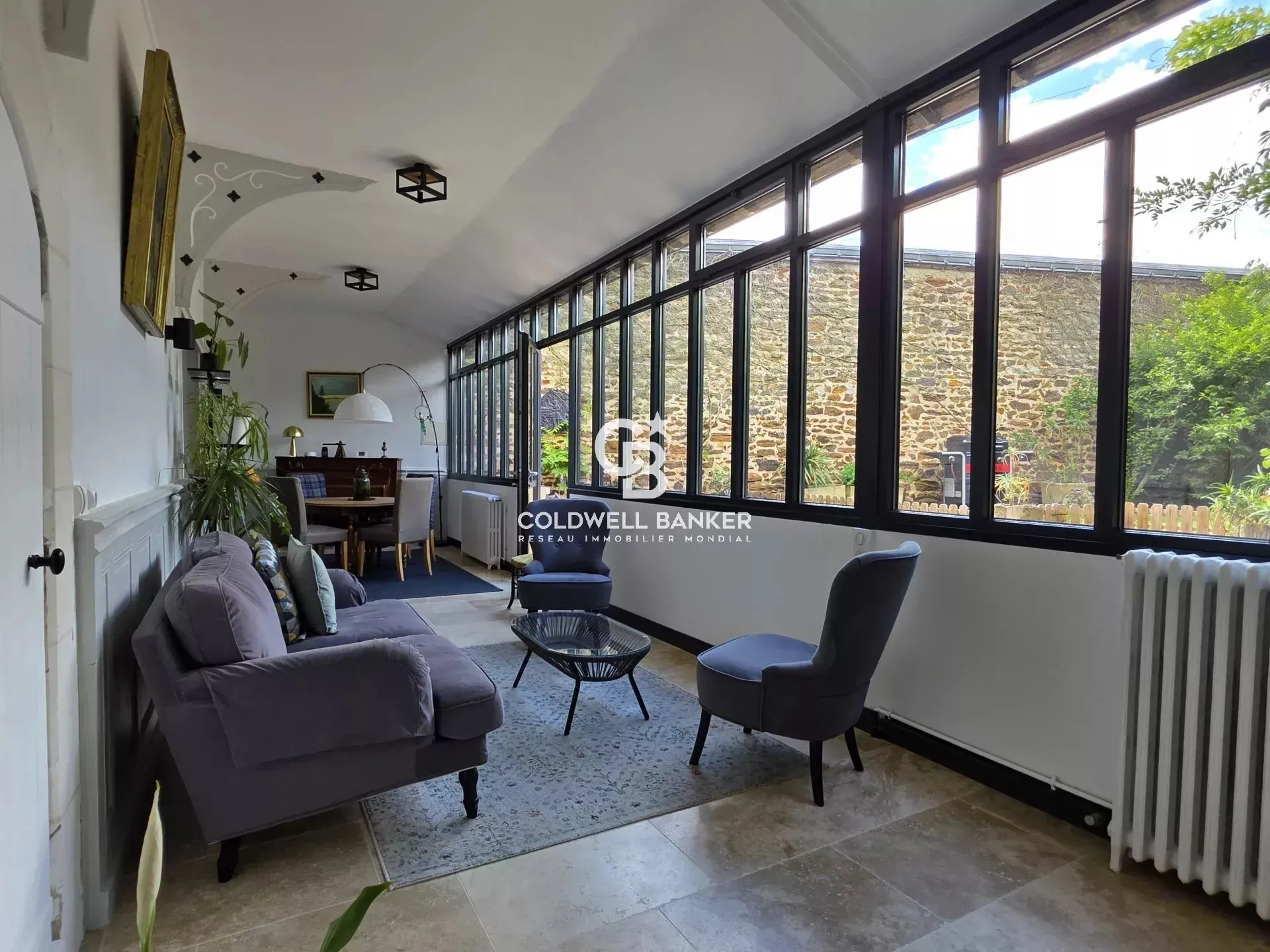 maison lumineuse à vendre au mans dans une rue paisible