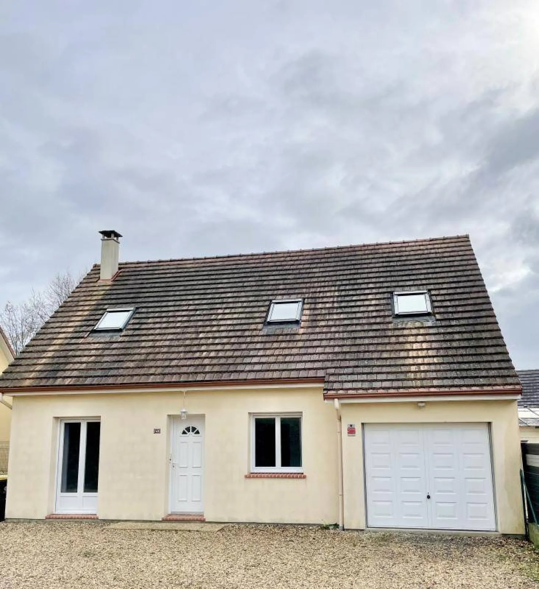 A acheter charmante maison de 106m² sur un terrain de 350m² sur la commune de LA LONDE 76500