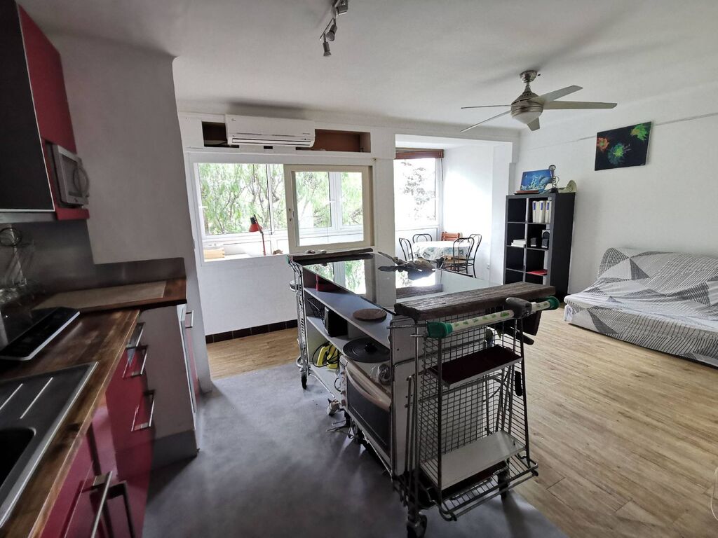 Vente appartement T2 Cassis avec loggia  dans résidence fermée avec parking proximité immédiate centre 