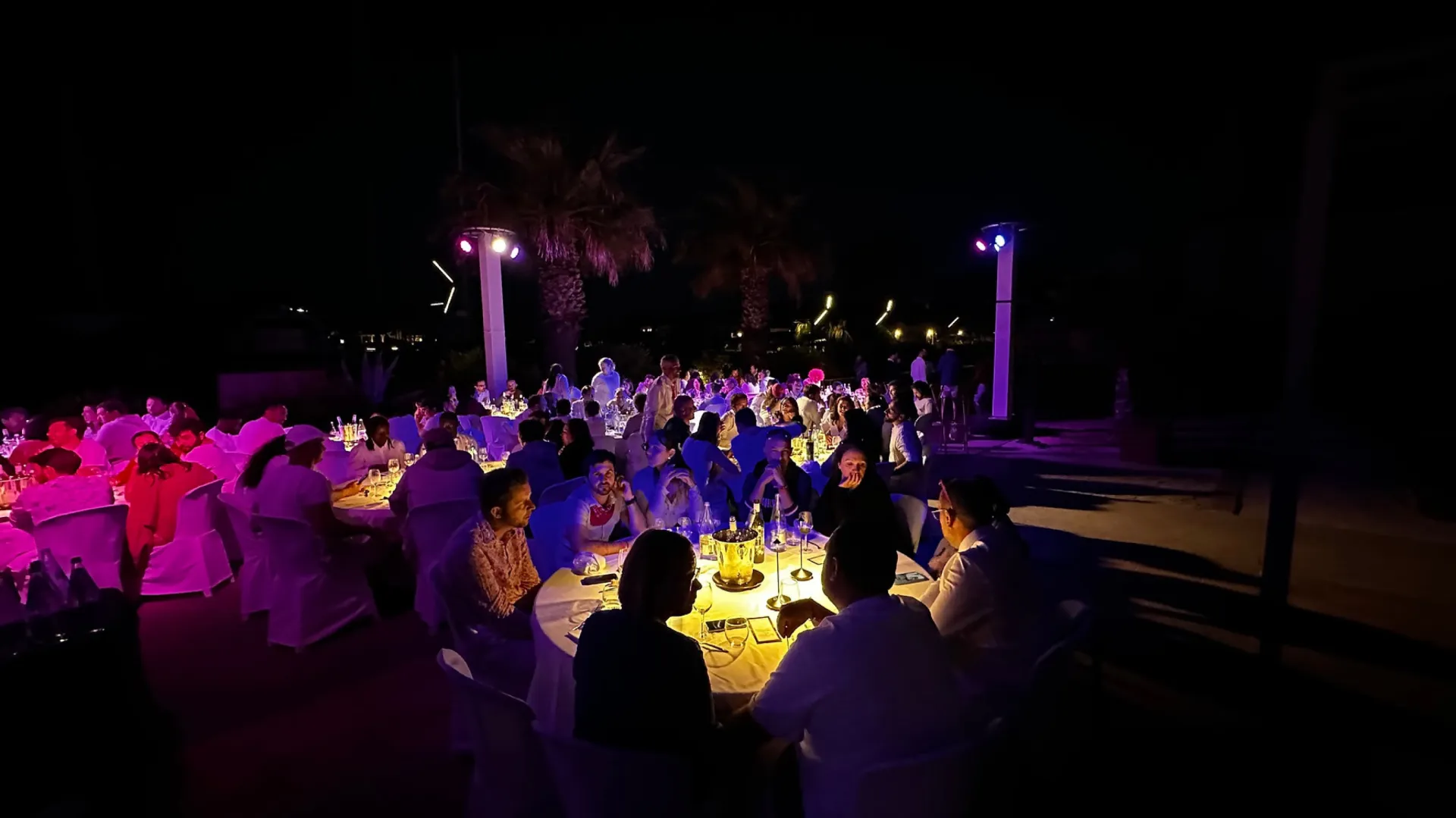 location lampe de table led pour diner à Bormes les mimosas dans le var