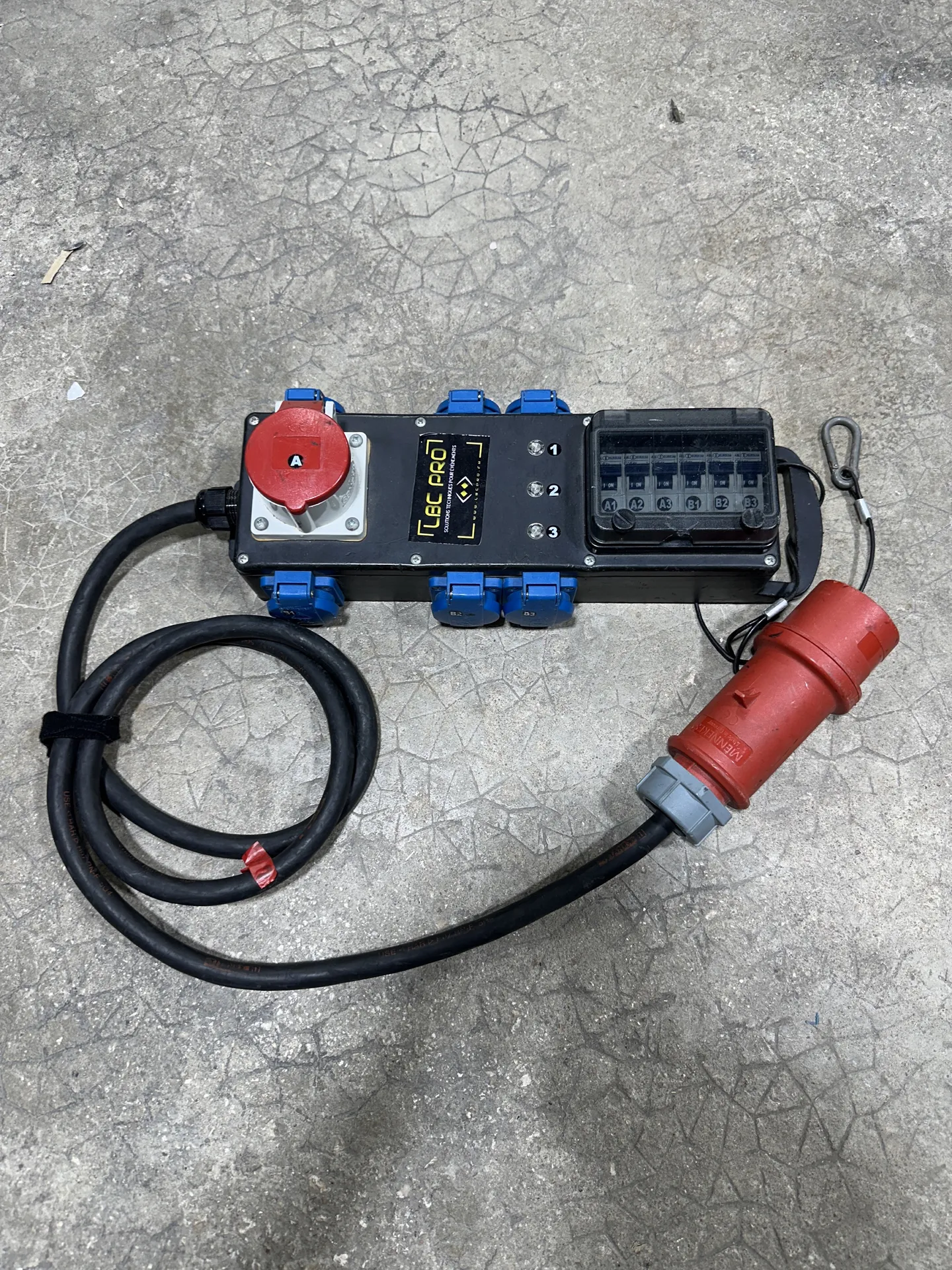 BOITIER 32 TRI VERS 3X 16MONO + 1X 16 TRI