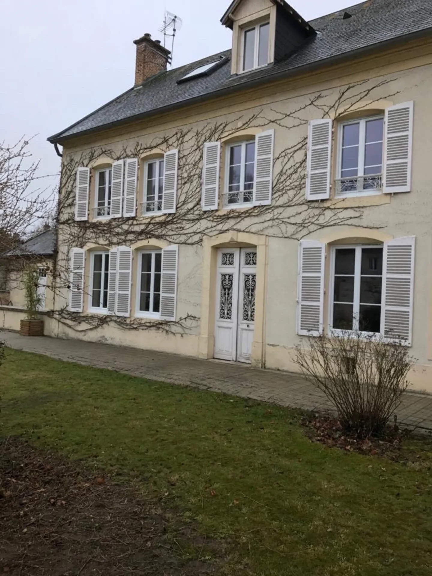 Vente et pose de fenêtres par un spécialiste en menuiseries mixtes proche de Le Havre 76