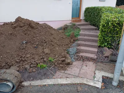 Pose de marches-Blocs Anthracite pour réaliser un escalier extérieur à Obernai, près de Strasbourg
