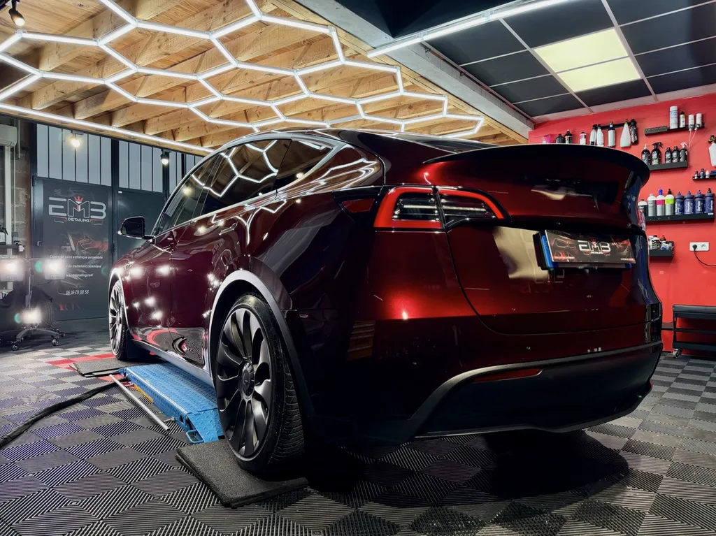 Protection céramique Tesla Model Y à Vaugneray – Sublimer et préserver votre SUV électrique près de Lyon